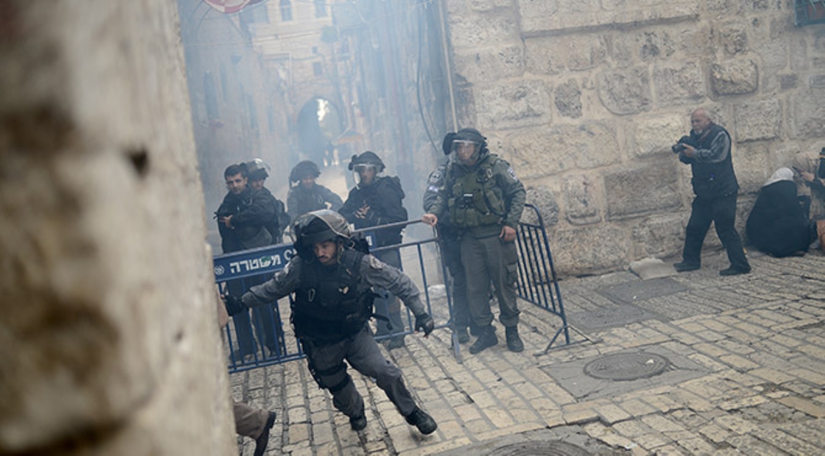 İsrail Askerlerinden Mescid-i Aksa Baskını - Diyanet TV