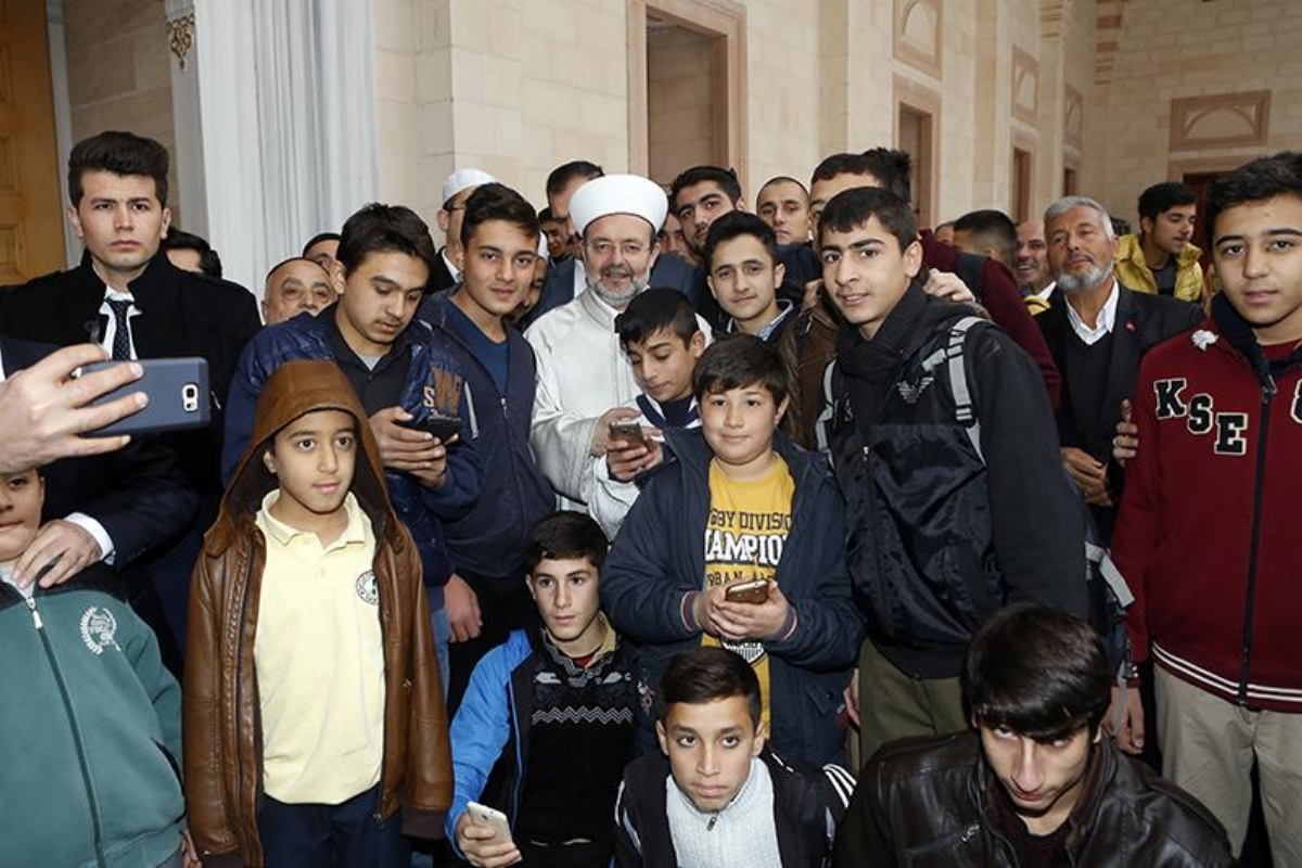 Görmez, Adana’da Sabah Namazında Gençlerle Buluştu