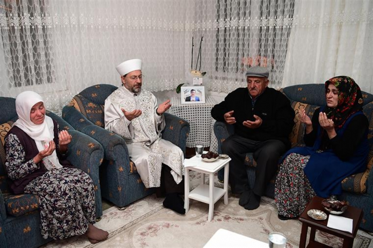 Diyanet İşleri Başkanı Prof. Dr. Ali Erbaş, Kahramankazan’da, 15 Temmuz Şehitlerinin Ailelerini Ziyaret Etti