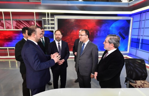 Başbakan Yardımcısı Bozdağ, Diyanet TV ve Diyanet Radyo'yu Ziyaret Etti