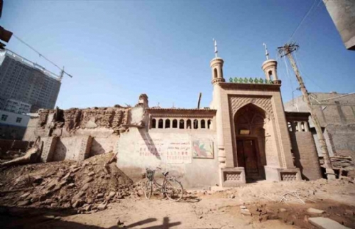 Çin, Doğu Türkistan'daki Camileri Yıkıyor !