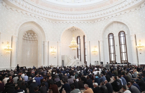 Diyanet İşleri Başkanı Erbaş, Bakü Haydar Camii’nde hutbe irad etti