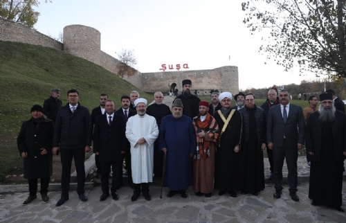 Diyanet İşleri Başkanı Erbaş, Azerbaycan'ın Hankendi ile Şuşa kentlerini ziyaret etti