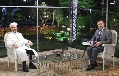Diyanet İşleri Başkanı Erbaş, ilk sahurda Diyanet TV’ye konuk oldu