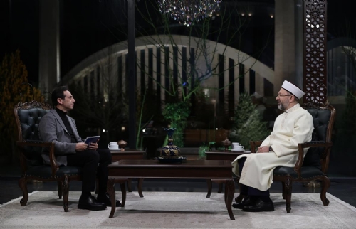 Diyanet İşleri Başkanı Erbaş ilk sahurda Diyanet TV'nin konuğu oldu