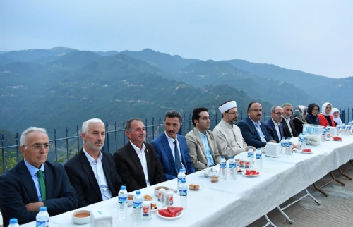 Diyanet İşleri Başkanı Prof. Dr. Ali Erbaş, Baba Ocağında Hemşerileriyle İftar Yaptı