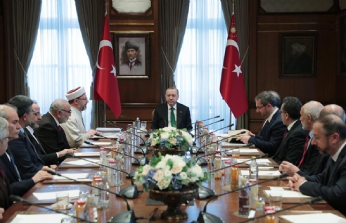 Erdoğan, Diyanet İşleri Başkanı Prof. Dr. Ali Erbaş ve Beraberindeki Heyeti Cumhurbaşkanlığı Külliyesinde Kabul Etti.
