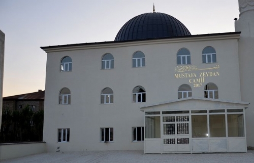 Yüksekova'da ki Camide İlk Cuma Namazı Kılındı