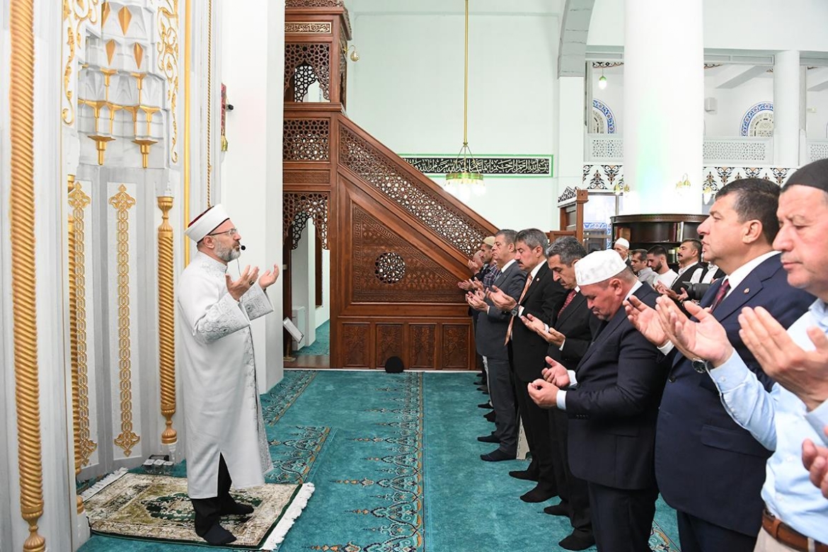 Diyanet İşleri Başkanı Erbaş orman yangınlarının sönmesi için dua etti