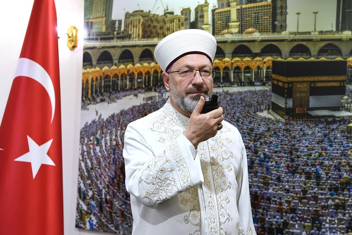 Diyanet İşleri Başkanı Erbaş’ın talimatıyla hacı adaylarının Arafat'a intikali başladı