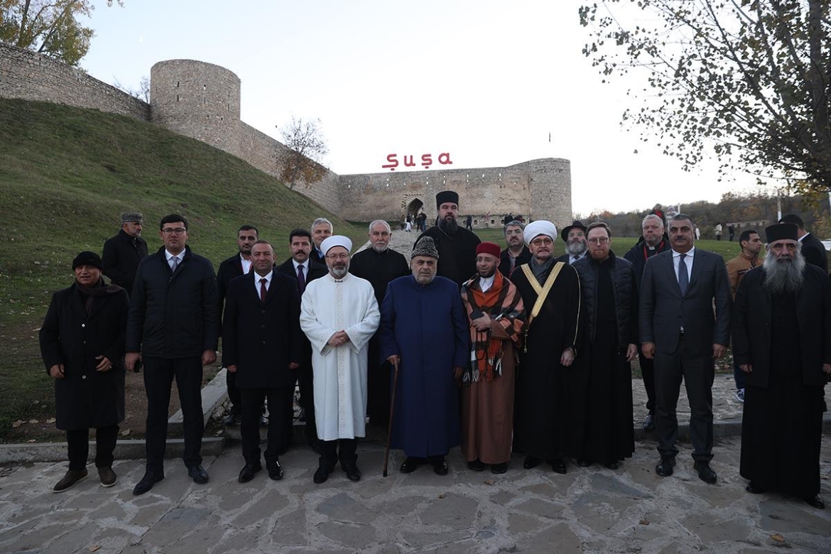 Diyanet İşleri Başkanı Erbaş, Azerbaycan'ın Hankendi ile Şuşa kentlerini ziyaret etti