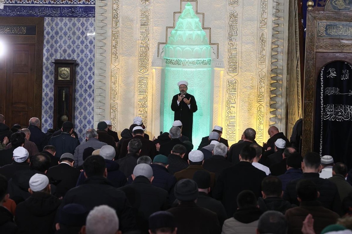 90 bin camide eller şehit Mehmetçikler için semaya açıldı