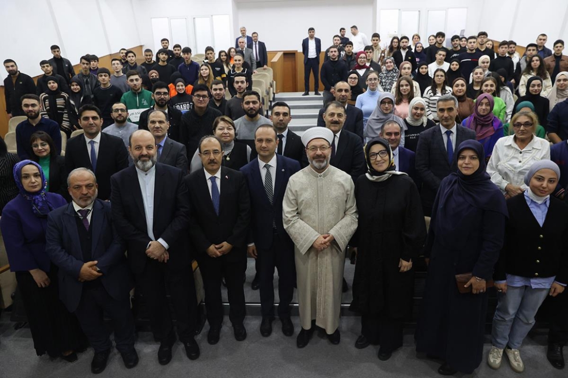 Diyanet İşleri Başkanı Erbaş Azerbaycan İlahiyat Enstitüsü’nde konferans verdi