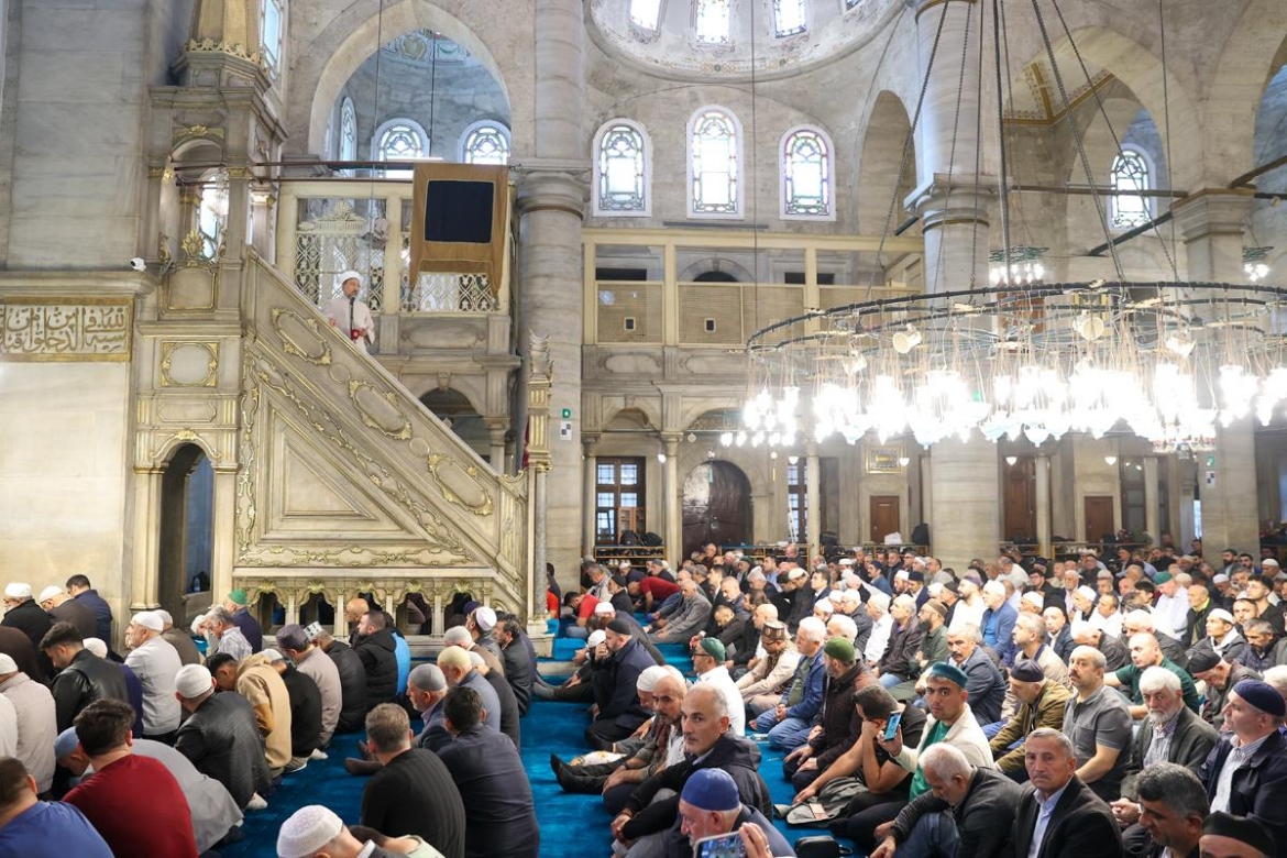 Diyanet İşleri Başkanı Arpaguş Eyüp Sultan Camiinde hutbe irad etti