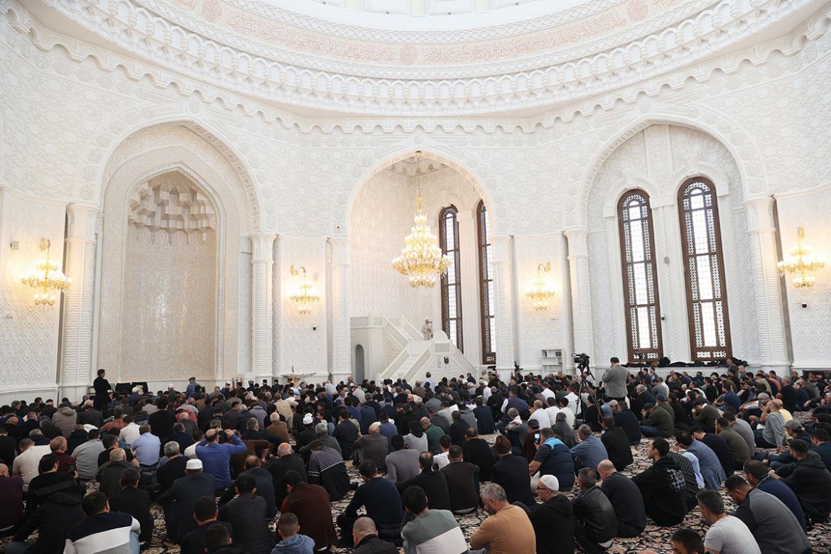 Diyanet İşleri Başkanı Erbaş, Bakü Haydar Camii’nde hutbe irad etti