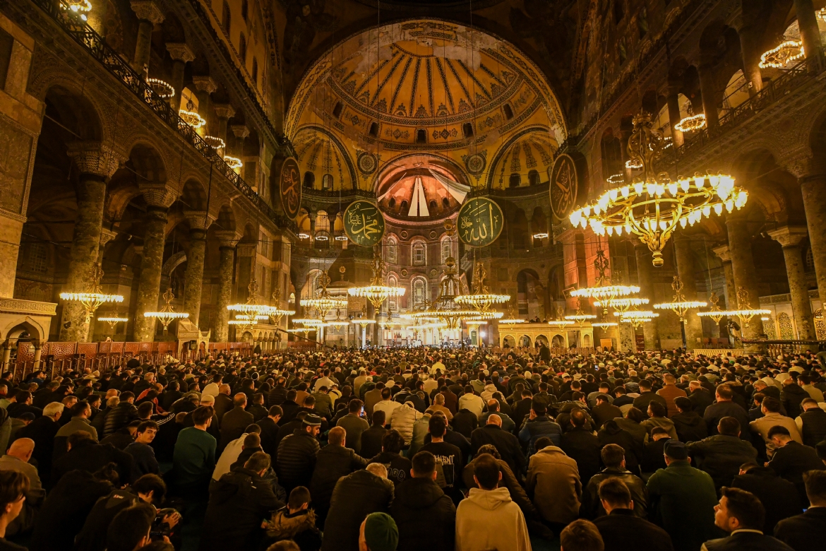 Kadir Gecesi tüm yurtta dualarla idrak edildi